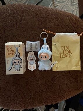 Labubu "Pin For Love" Series A-?, Letter "D"